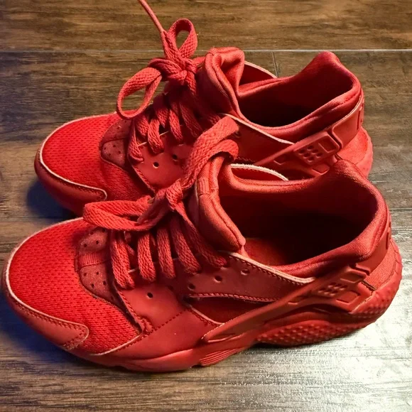 Nike Huarache Run Kids Red Sneakers Youth 4Y Triple Red Like New - Picture 3 of 10